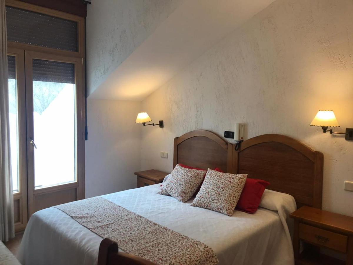 Hostal Decerca Prádena Szoba fotó