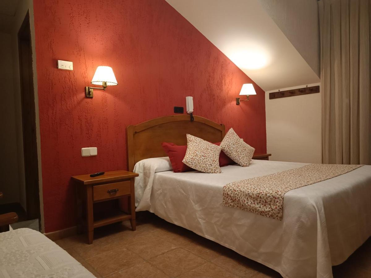 Hostal Decerca Prádena Kültér fotó